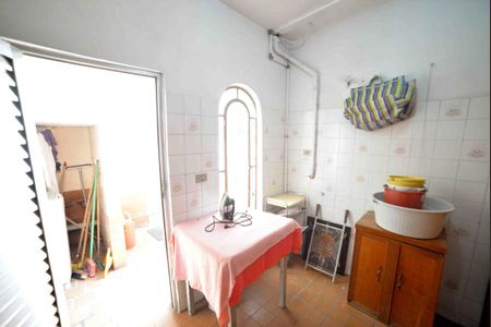 Casa para alugar com 220m², 6 quartos e 2 vagas Casa para alugar com 220m², 6 quartos e 2 vagasArea de Serviço