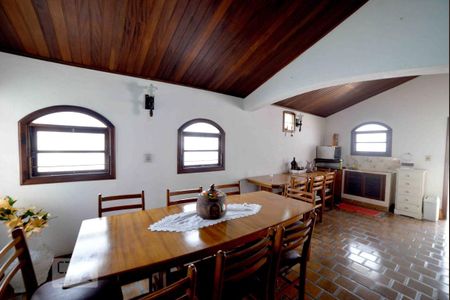 Casa para alugar com 220m², 6 quartos e 2 vagas Casa para alugar com 220m², 6 quartos e 2 vagasSala Casa 2