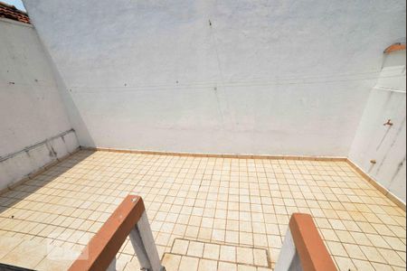 Casa para alugar com 220m², 6 quartos e 2 vagas Casa para alugar com 220m², 6 quartos e 2 vagasFundos