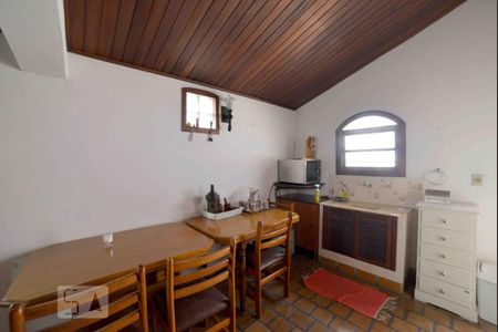 Casa para alugar com 220m², 6 quartos e 2 vagas Casa para alugar com 220m², 6 quartos e 2 vagasCozinha Casa 2