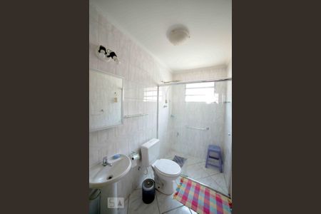 Casa para alugar com 220m², 6 quartos e 2 vagas Casa para alugar com 220m², 6 quartos e 2 vagasBanheiro Social