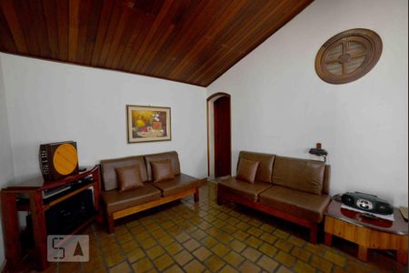Casa para alugar com 220m², 6 quartos e 2 vagas Casa para alugar com 220m², 6 quartos e 2 vagasSala Casa 2