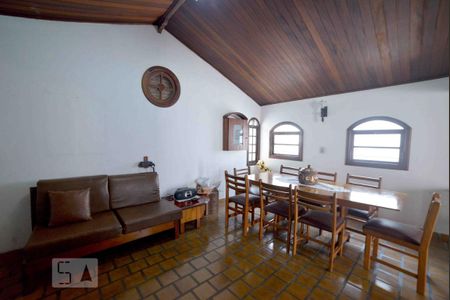 Casa para alugar com 220m², 6 quartos e 2 vagas Casa para alugar com 220m², 6 quartos e 2 vagasSala Casa 2