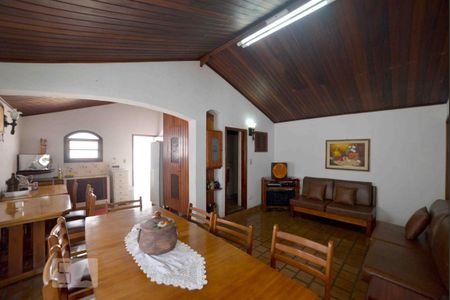 Casa para alugar com 220m², 6 quartos e 2 vagas Casa para alugar com 220m², 6 quartos e 2 vagasSala Casa 2