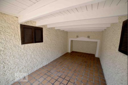 Casa para alugar com 220m², 6 quartos e 2 vagas Casa para alugar com 220m², 6 quartos e 2 vagasArea Externa Garagem
