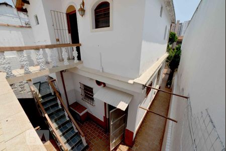 Casa para alugar com 220m², 6 quartos e 2 vagas Casa para alugar com 220m², 6 quartos e 2 vagasFundos