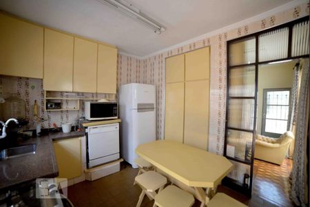 Casa para alugar com 220m², 6 quartos e 2 vagas Casa para alugar com 220m², 6 quartos e 2 vagasCozinha Casa 1
