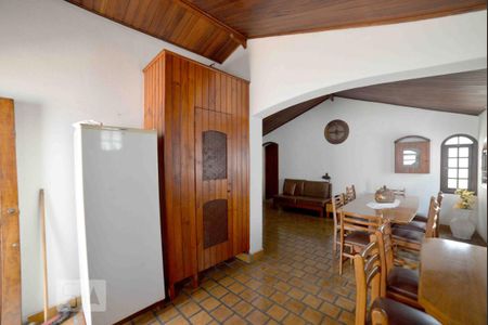 Casa para alugar com 220m², 6 quartos e 2 vagas Casa para alugar com 220m², 6 quartos e 2 vagasCozinha Casa 2