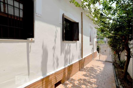 Casa para alugar com 220m², 6 quartos e 2 vagas Casa para alugar com 220m², 6 quartos e 2 vagasArea Externa