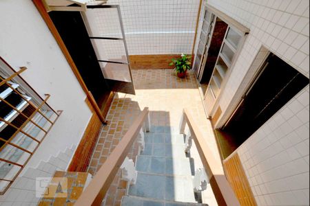 Casa para alugar com 220m², 6 quartos e 2 vagas Casa para alugar com 220m², 6 quartos e 2 vagasFundos