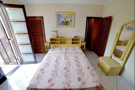 Casa para alugar com 220m², 6 quartos e 2 vagas Casa para alugar com 220m², 6 quartos e 2 vagasQuarto 2 Casa 2