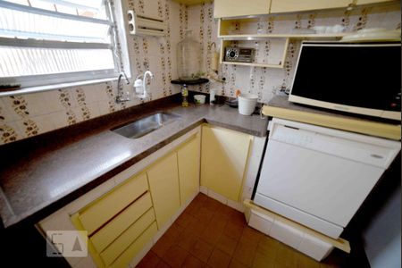 Casa para alugar com 220m², 6 quartos e 2 vagas Casa para alugar com 220m², 6 quartos e 2 vagasCozinha Casa 1