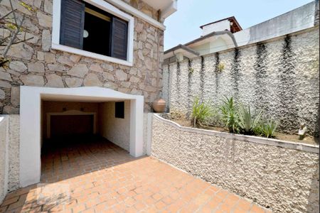 Casa para alugar com 220m², 6 quartos e 2 vagas Casa para alugar com 220m², 6 quartos e 2 vagasArea Externa