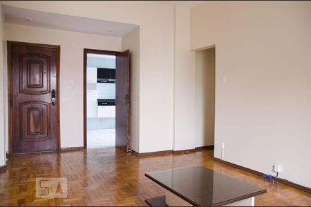 Apartamento para alugar com 92m², 2 quartos e sem vagaSala