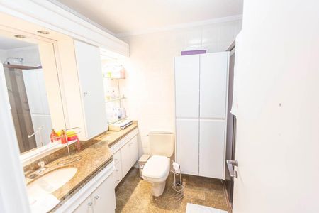 Apartamento à venda com 207m², 3 quartos e 4 vagasBanheiro da Suíte 2