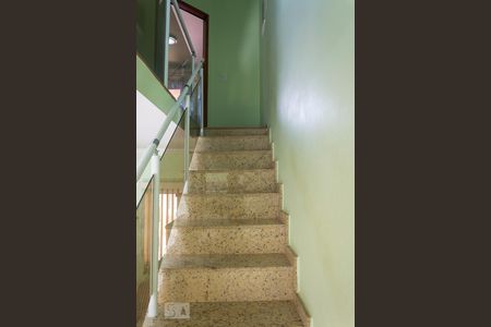 Casa à venda com 137m², 3 quartos e 2 vagasEscadas