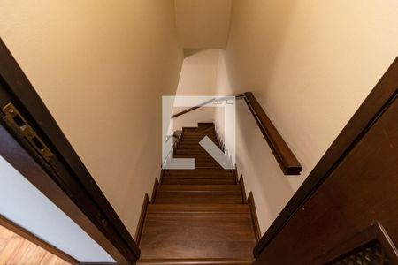 Casa à venda com 200m², 3 quartos e 3 vagasEscada