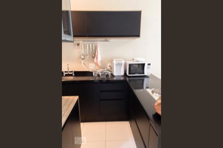 Cozinha de apartamento para alugar com 1 quarto, 61m² em Itaim Bibi, São Paulo