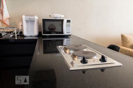 Cozinha de apartamento para alugar com 1 quarto, 61m² em Itaim Bibi, São Paulo