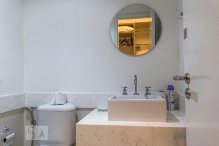 Apartamento para alugar com 61m², 1 quarto e 1 vaga Apartamento para alugar com 61m², 1 quarto e 1 vagaBanheiro da Suíte