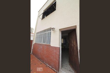 Casa à venda com 320m², 3 quartos e 2 vagas Casa à venda com 320m², 3 quartos e 2 vagasVaranda