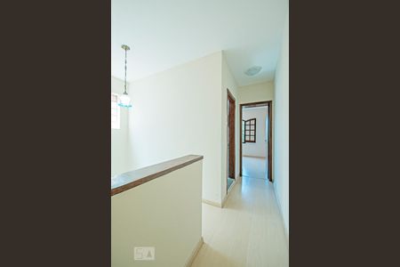 Hall dos Quartos de casa à venda com 4 quartos, 180m² em Jardim Aeroporto, São Paulo