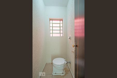 Lavabo de casa à venda com 4 quartos, 180m² em Jardim Aeroporto, São Paulo