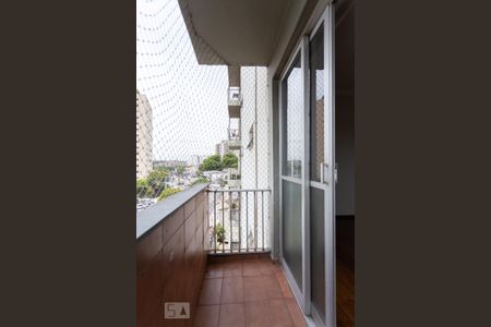 Apartamento à venda com 68m², 2 quartos e 1 vaga Apartamento à venda com 68m², 2 quartos e 1 vagaVaranda