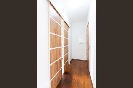 Corredor de apartamento à venda com 2 quartos, 68m² em Vila Lageado, São Paulo