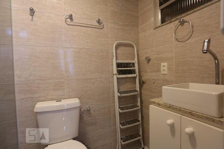 Banheiro de kitnet/studio para alugar com 1 quarto, 17m² em Copacabana, Rio de Janeiro