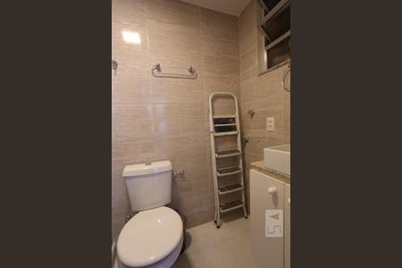 Banheiro de kitnet/studio para alugar com 1 quarto, 17m² em Copacabana, Rio de Janeiro