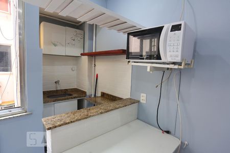 Cozinha de kitnet/studio para alugar com 1 quarto, 17m² em Copacabana, Rio de Janeiro