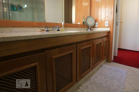 Casa à venda com 260m², 3 quartos e 2 vagasBanheiro da Suíte
