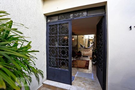 Casa à venda com 260m², 3 quartos e 2 vagasEntrada