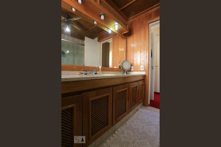 Casa à venda com 260m², 3 quartos e 2 vagasBanheiro da Suíte