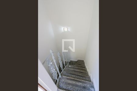 Casa de condomínio para alugar com 110m², 3 quartos e 1 vaga Casa de condomínio para alugar com 110m², 3 quartos e 1 vagaEscada