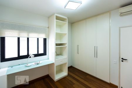 Apartamento à venda com 290m², 3 quartos e 4 vagasQuarto 2