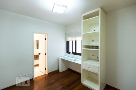 Apartamento à venda com 290m², 3 quartos e 4 vagasQuarto 2