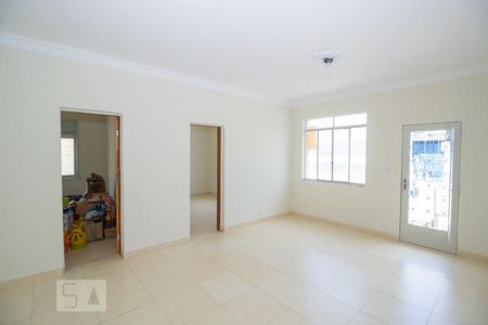 Casa à venda com 440m², 3 quartos e 3 vagasSala