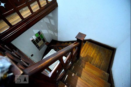 Casa à venda com 300m², 5 quartos e 3 vagasEscada