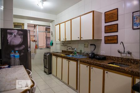 Apartamento para alugar com 128m², 3 quartos e sem vaga
