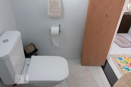 Casa à venda com 242m², 2 quartos e 2 vagasBanheiro