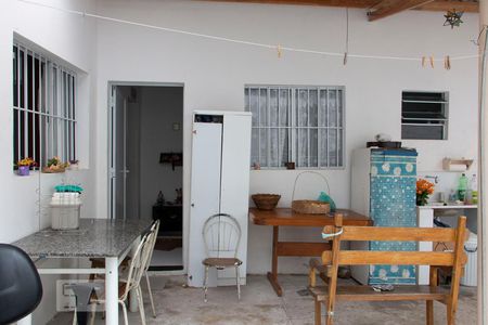 Casa à venda com 242m², 2 quartos e 2 vagasÁrea externa