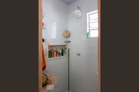 Casa à venda com 242m², 2 quartos e 2 vagasBanheiro