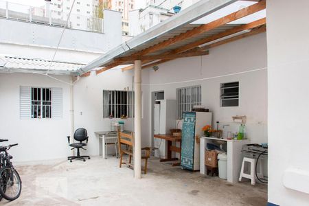 Casa à venda com 242m², 2 quartos e 2 vagasÁrea externa