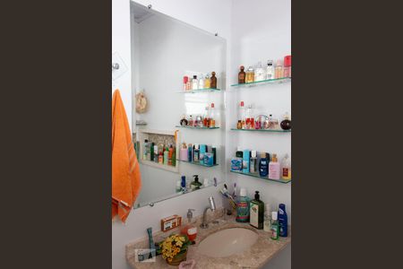 Casa à venda com 242m², 2 quartos e 2 vagasBanheiro