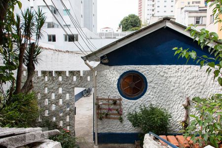 Casa à venda com 242m², 2 quartos e 2 vagasÁrea externa