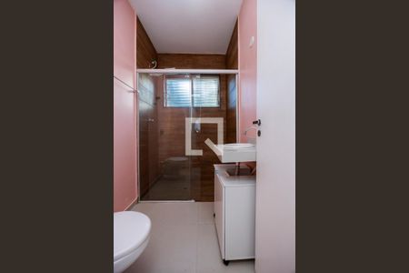 Casa à venda com 150m², 3 quartos e 2 vagas Casa à venda com 150m², 3 quartos e 2 vagasBanheiro 2