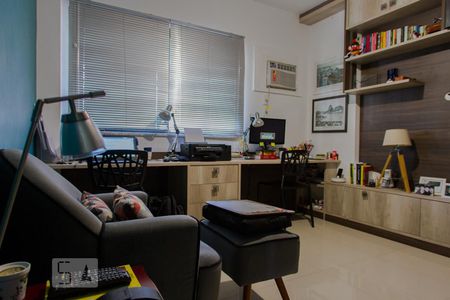 Apartamento à venda com 130m², 4 quartos e 2 vagasEscritório