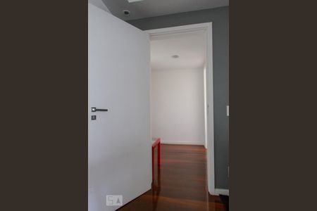Apartamento à venda com 130m², 4 quartos e 2 vagasCorredor